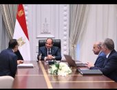 الرئيس يوجه بتكثيف تنفيذ مشروعات الطاقة الشمسية و الرياح واستمرار التنسيق لضمان انتظام الكهرباء