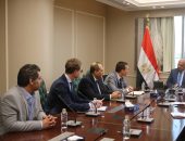 وزير الكهرباء يبحث مع شركة”شنيدر ” تحسين شبكات التوزيع وتطوير مراكز التحكم وخفض الفاقد وبرامج ادارة الطاقة