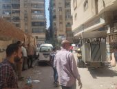 المهندسون والفنييون ..جنود مجهولة في”كهرباء الهرم 2″ ..مدير عام الشبكات يقف بالساعات في ” الشمس الحارقة”لإصلاح الأعطال بنفسه