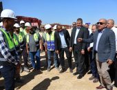 وزير الكهرباء يتفقد انهاء الأعمال فى أبراج عبور قناة السويس على مسار خط الربط الكهربائي المصرى السعودى 