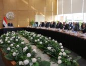 بحضور وزيرة التخطيط .. وزير الكهرباء والطاقة المتجددة يترأس اجتماع الجمعية العامة للشركة المصرية لنقل الكهرباء 