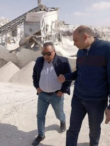 المهندس طارق عبد الشافي اثناء حملة مفاجئة بمنقطة شق التعبان