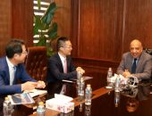 وزير الكهرباء : يبحث مع شركة “هواوي” دعم التعاون في مجالات الطاقة المتجددة