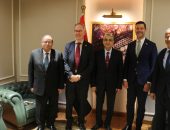 وزير الكهرباء يستقبل وزير التعاون الدولي السويدي وسفير السويد بالقاهرة