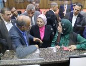 خلال جولة ميدانية ببرج العرب ..وزير الكهرباء : الاستجابة الفورية لبلاغات المواطنين وتوفير تغذية مستقرة للمناطق الصناعية