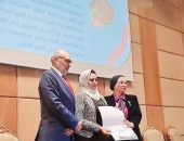 وزيرة البيئة تكرم  الزميلة “شيرين سامى” الصحفية بجريدة ” العالم اليوم” لفوزها بالمركز الأول فى تغطية “قضايا التنمية المستدامة”