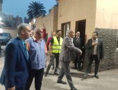 في اولي جولاته الميدانية ..” البيلي ” يقوم بزيارة مفاجئة لشبكات الحلمية والمطرية 