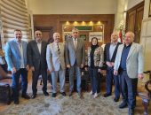قيادات «كهرباء الإسكندرية » يحتفلون بالمهندس خالد الغمري بعد تكليفه برئاسة«جنوب الدلتا» 