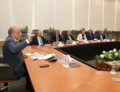 وزير الكهرباء: يجتمع مع القيادات لمراجعة الإجراءات الخاصة بتأمين التغذية خلال فصل الصيف