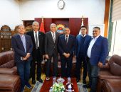 محافظ مطروح يستقبل رئيس شركة البحيرة لتوزيع الكهرباء للارتقاء بقطاع الكهرباء بالمحافظة 