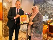 لحظات وفاء داخل “مصر الوسطى للكهرباء”.. تكريم عزة مراد بعد رحلة عطاء طويلة