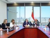 ” الكهرباء  ” و ” التخطيط ” تبحثان تمويل مشروعات الطاقة المتجددة وتعظيم عوائد «الخامات الأرضية والمعادن النادرة»